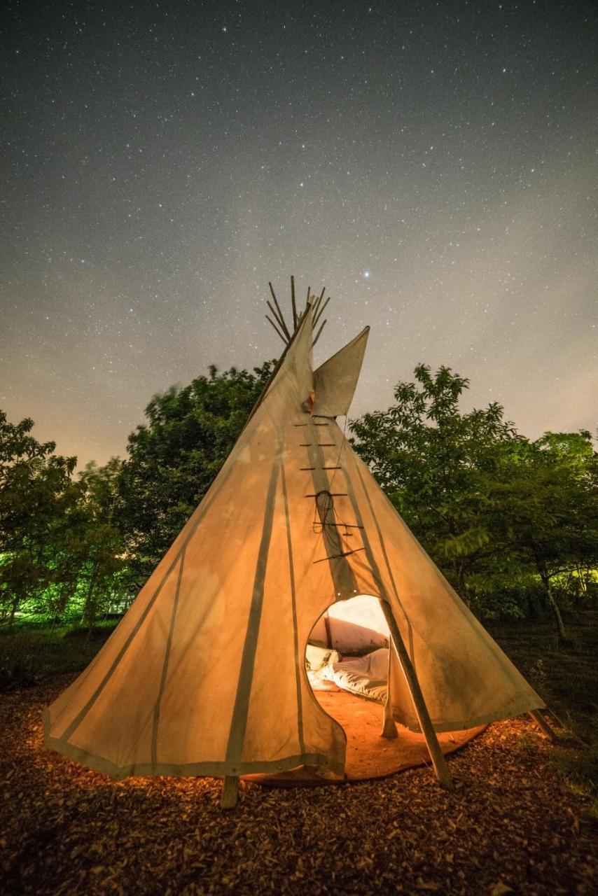 Plush Tents Yurt Village Chichester Exterior foto